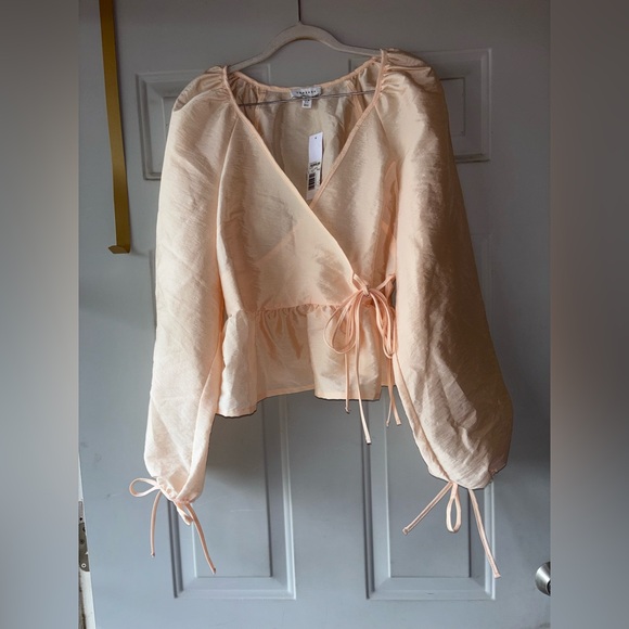 Topshop Tops - Topshop light peach puff sleeve wrap top size 8